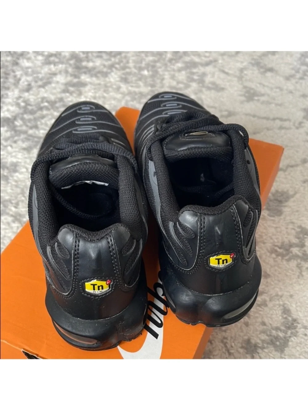 Nike Women's Black and Grey Sneakers - Picture 3 of 6